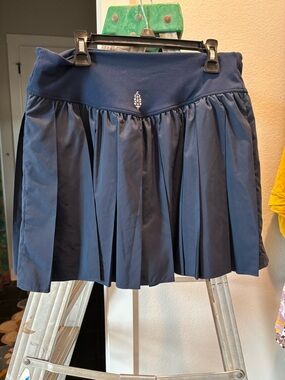 Free People Navy Pleated Free People Skort with pockets underneath..